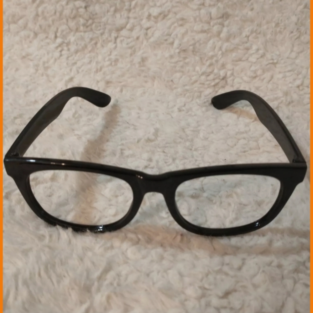 Black Liz Lisa Glasses Frames. Pretty sturdy, with a cute nerdy look, classic